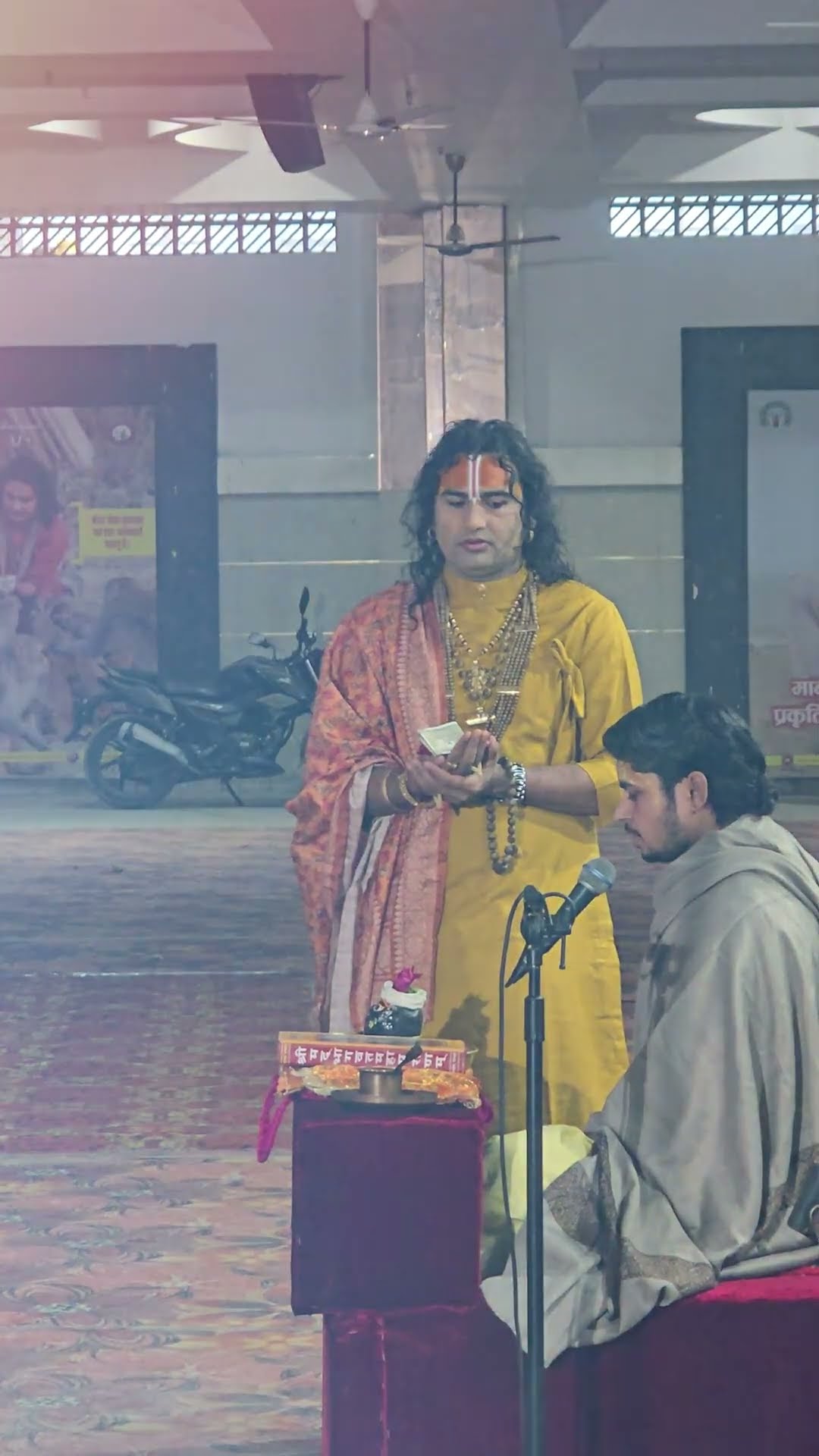 आज से पुनः कथा श्री गौरी गोपाल आश्रम वृंदावन में प्रारंभ होगी | श्री अनिरुद्धाचार्य जी महाराज