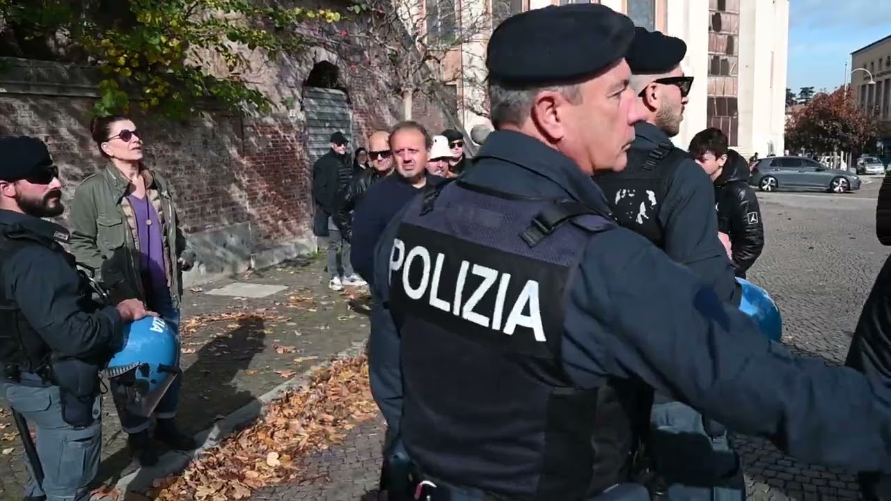 Predappio, il saluto romano alla manifestazione per l'anniversario della marcia su Roma