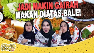 MAKAN NIKMAT DITENGAH KEBON!! PARAH NIKMATNYA!! BALE BETAWI