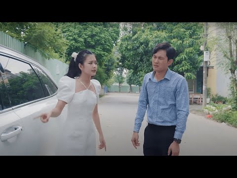 Video Tiểu Thư Xinh Đẹp Đụng Hàng Va Li Với Chủ Tịch Mới Về... - youtube