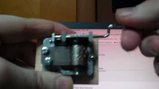 18 Note Yunsheng YH2J Hand Crank Music Box Soft Cell and Gloria Jones Tainted Love 4712 screenshot 3
