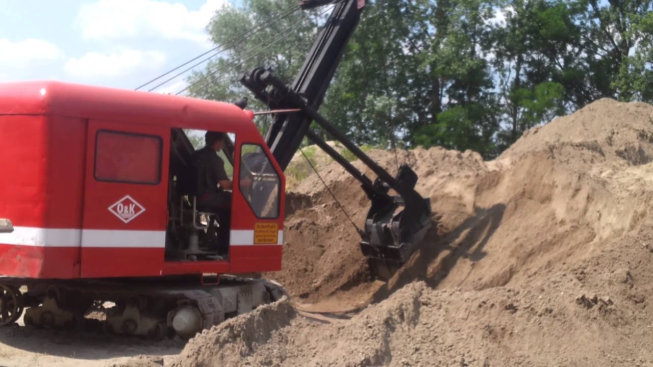 O&K L151a Belädt einen Potratz 1001D