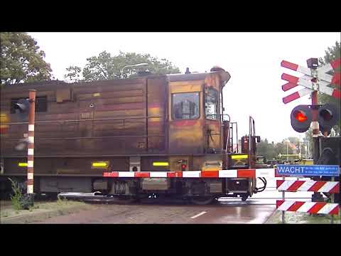 Spoorwegovergang Velsen-Noord // Dutch railroad crossing