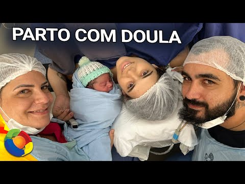 Primeiro bebê a nascer de cesariana acompanhado por doula e pai