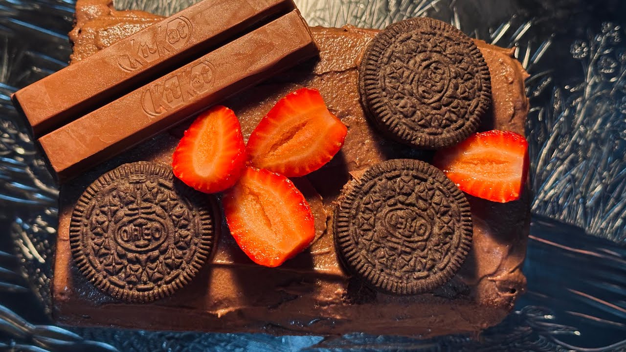 Chocolate cake with chocolate ganache glaze #chocolate #recipe 