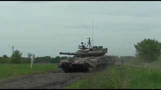 Russian T-80BV Tank and BTR-82A APC in Action in Ukraine