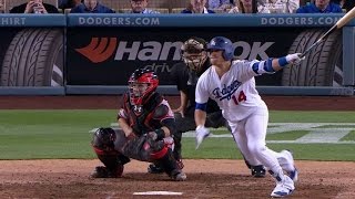 SF@LAD: Hernandez lines a single to bring home Turner