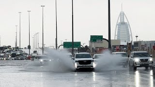 Bandara Dubai mengalihkan penerbangan kedatangan di tengah hujan lebat dan banjir