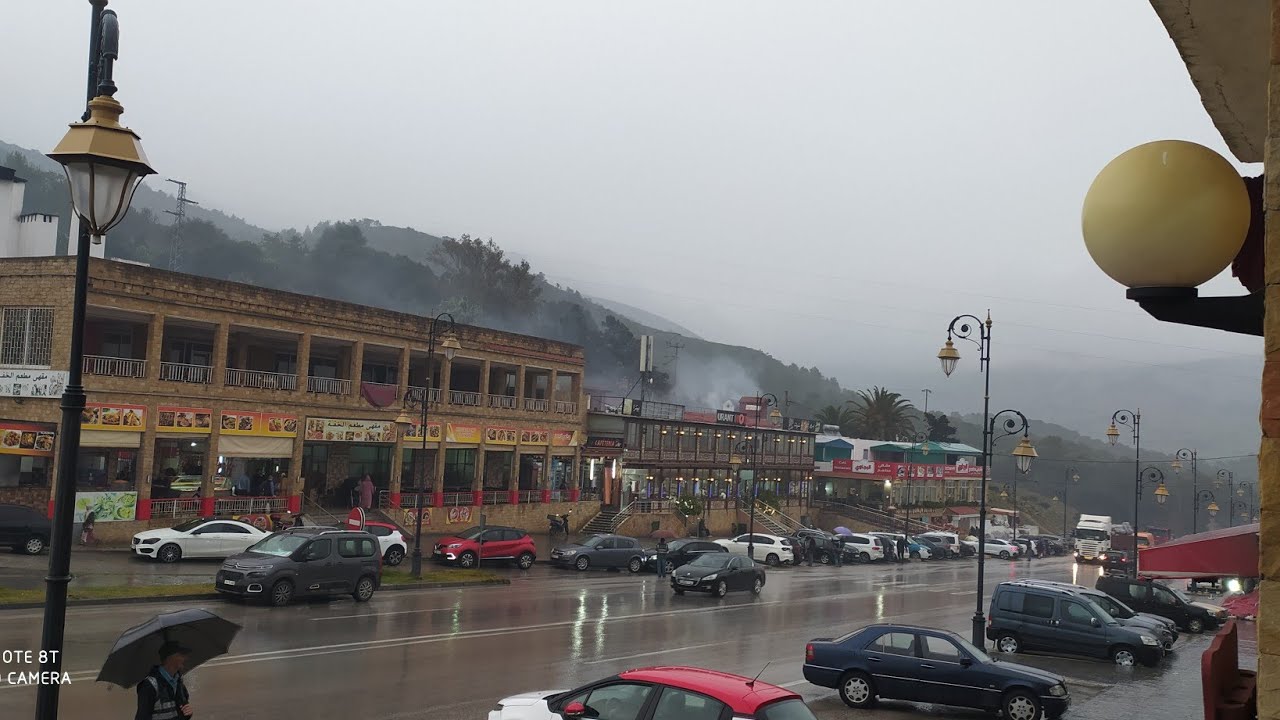 عين لحصن احسن و الذ منطقة ديال الشواء شاركة معاكم خريجة معانا فهاد الجو و المطر الغزال 🌧️🖤