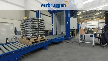 Palletizing | Automatic bag palletizer VPM-10 by Verbruggen | stacking bags of pet food