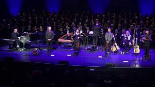 Auld Lang Syne - Barra MacNeils + Mississauga Festival Choir