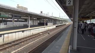 JR高蔵寺駅で、３８３系特急しなの号名古屋行の通過する瞬間と３１５系の到着する様子　２０２４年４月２０日撮影