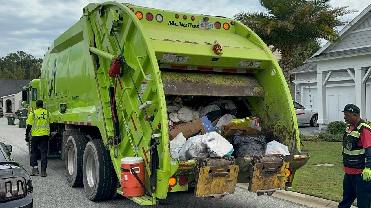 GFL Pete 520 McNeilus Rear Loader Garbage Truck Packing Post Christmas ...