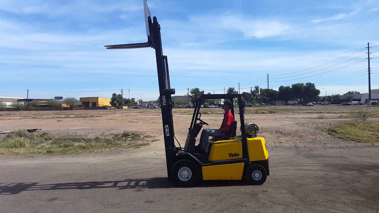 2000 Yale GLP050RGNUAE090 5000lb Pneumatic Forklift for Sale in