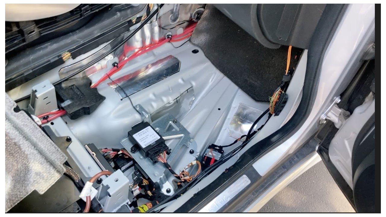 2007 R Class Main and Auxiliary Battery Replacement - YouTube