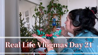 Finally decorating my TINY Christmas Tree!! | Vlogmas Day 21 | LiveitlikeLauren