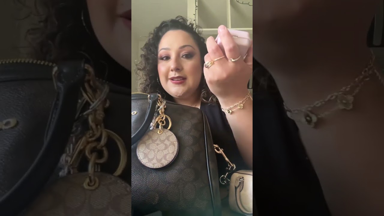 What’s in my Coach Rowan 😜