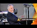 Capture de la vidéo Burt Bacharach - Raindrops Keep Fallin' On My Head (Glastonbury 2015)