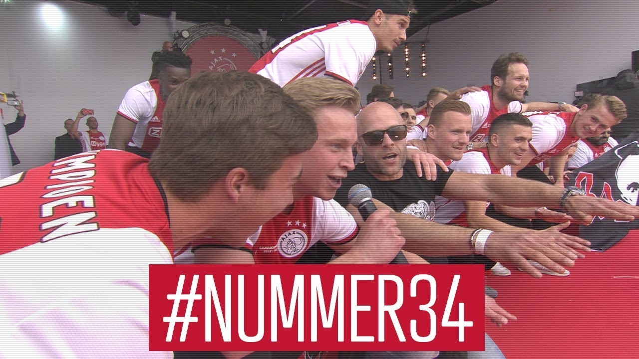 Ajacieden bouwen groot feest met de fans | HULDIGING