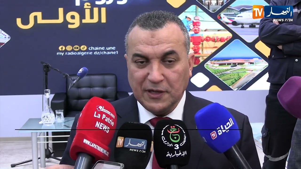 وزير البريد و المواصلات: 