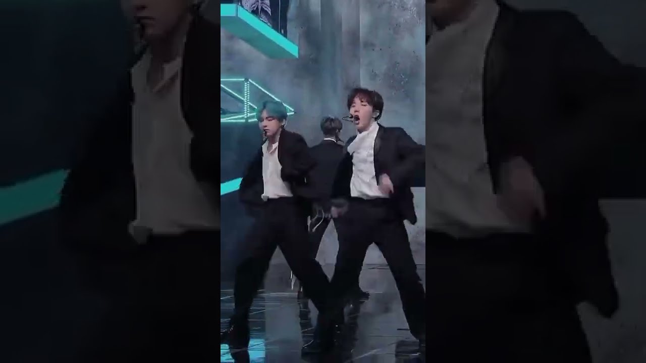 Kim Taehyung matching Hobi moves is so fucking awesome 🥵🔥🥵🔥🥵