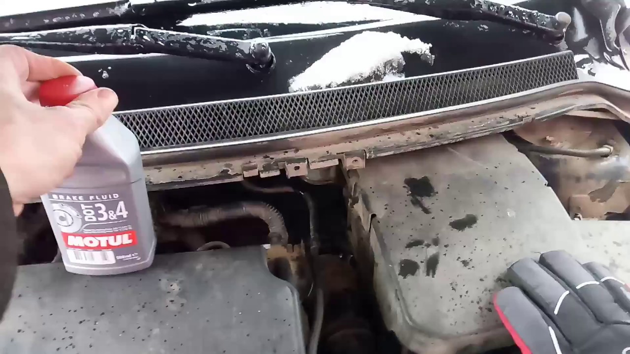 куда заливать тормозную жидкость