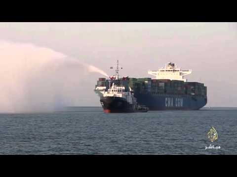 أطلقت قاطرات هيئة قناة السويس ببورسعيد صافراتها احتفالا بمرور أول سفينة من قناة شرق بورسعيد