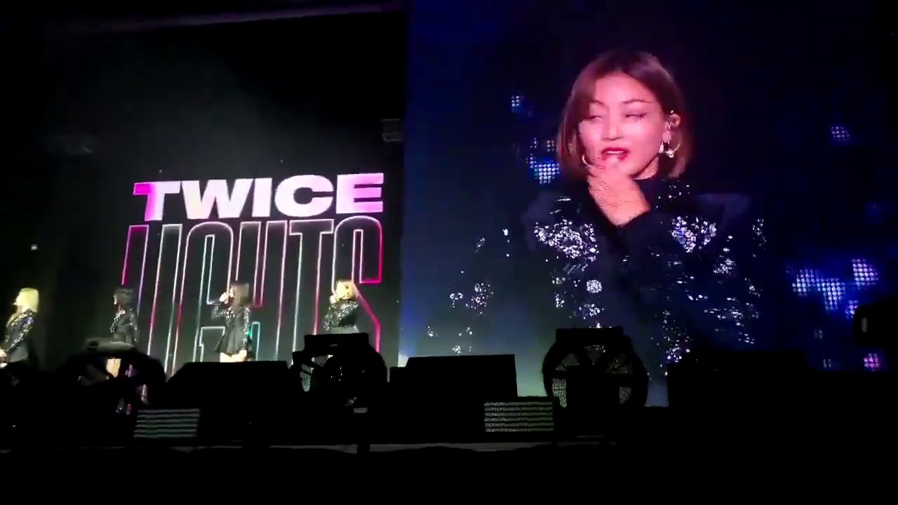 TWICE PRESENTÁNDOSE EN ESPAÑOL 'Twicelights in México' (sub. ENG/ESP)