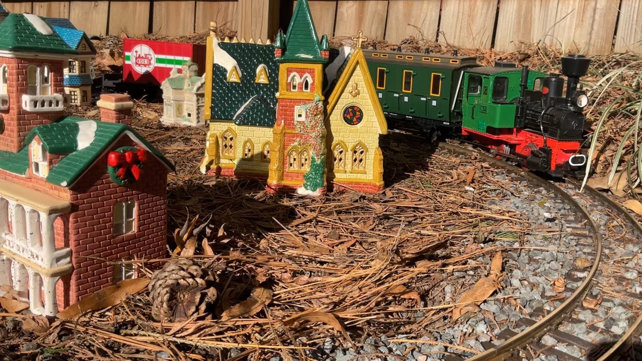 A Very Yorkshire Christmas- Winter G Scale Garden Railway And Carousel! 