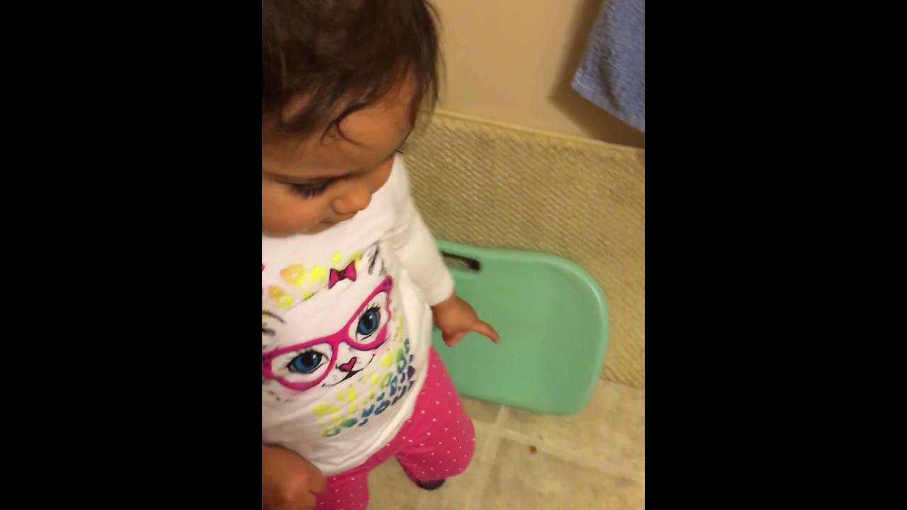 Tot sit while pooping YouTube