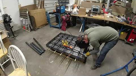 Weld table for UR10e robot and Fronius TPS 400i automation solution