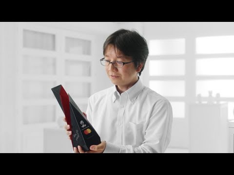 Jun Mitani creates live-etched Player of the Match trophies for Rugby World Cup - Jun Mitani creates live-etched Player of the Match trophies for Rugby World Cup
