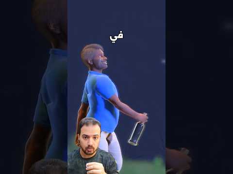 رجل سكران ماشي في الشارع بالليل وقع في حفرة