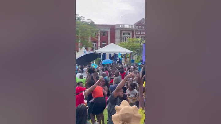 Fans in Saint Lucia 🇱🇨 watch as Julien Alfred wins 100m gold at Paris Olympics