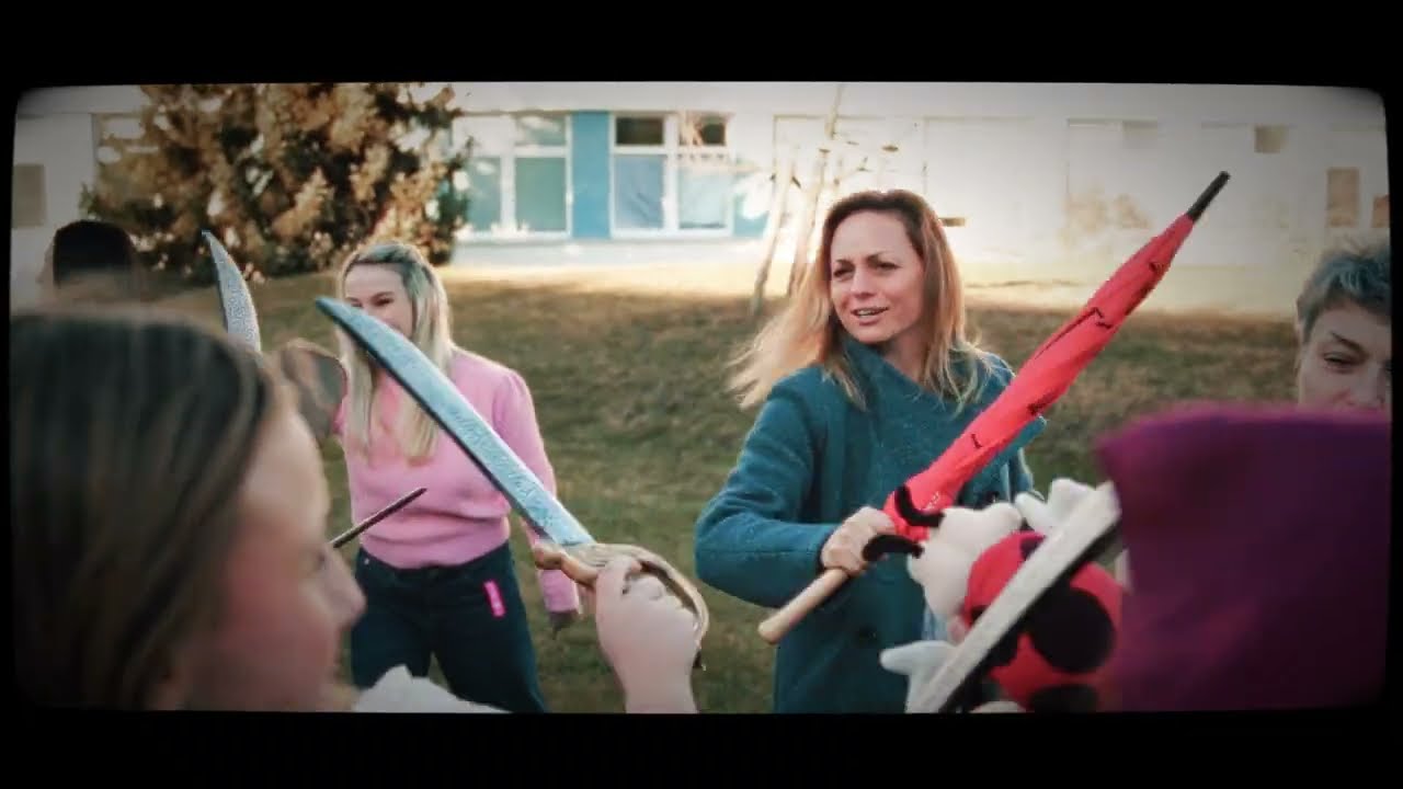 Maturitní video - Gymnázium Strakonice 4.C | NA VLNÁCH KARIBIKU