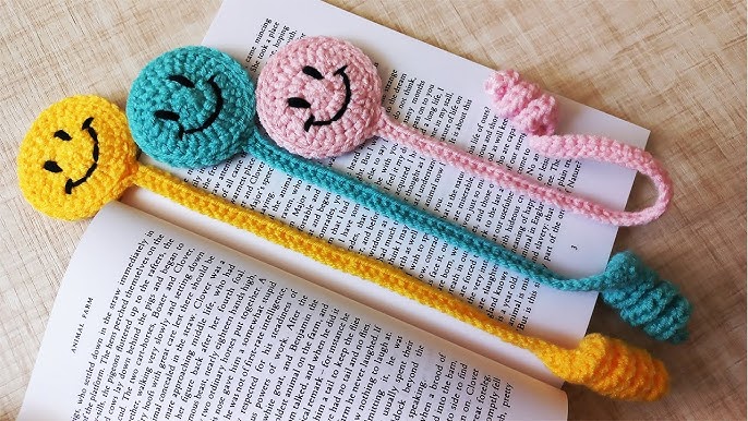 How to Crochet the Book Lovers Bookmark 