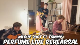 Lovejoy - Perfume (Acoustic Version) Feat. Tommyinnit Resimi
