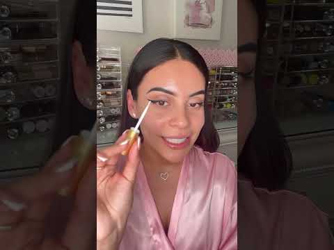 Video: How to Apply False Eyelashes: 8 Steps (with Pictures)