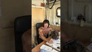 Rambo ha comprato l' IPHONE 17  e vende il suo telefono vecchio