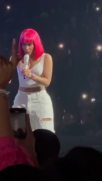 Do not Play with me 🤣 The night is still young - fan voice - Nicki Minaj during Pink Friday Tour