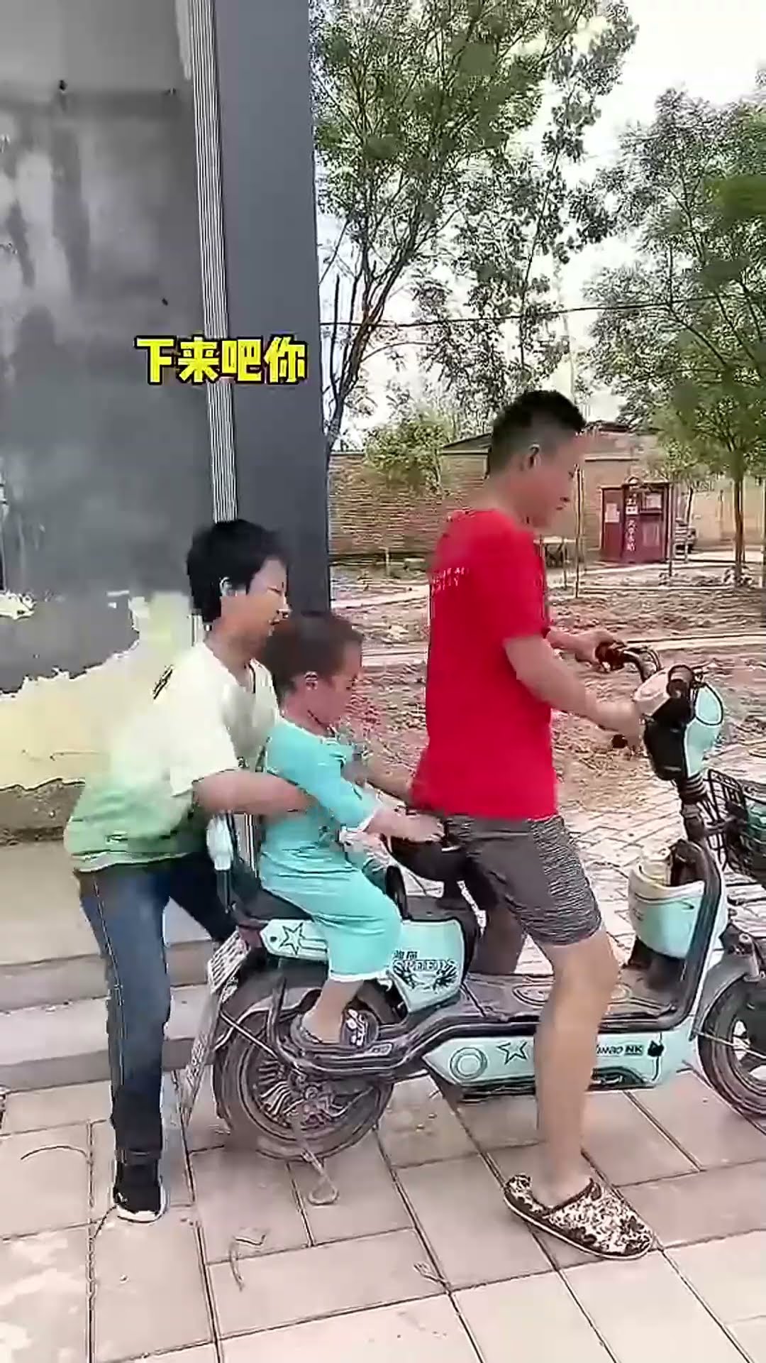 爸爸只带小米宝出去玩，不行这次我也要一起去！#Cute baby#Cute#呆萌小米宝#聪明宝宝#萌娃