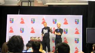 Calle 13 discute con periodista chavista en Los Grammy chords