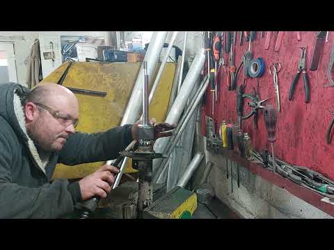 стук подвески пежо