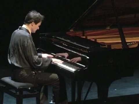 Chopin - Prelude 24 Op 28 (played by Philippe Giusiano)