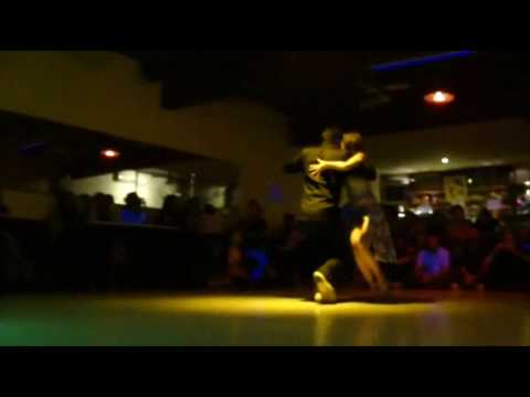 RODRIGO PALACIOS Y AGUSTINA BERENSTEIN BAILAN EN LA MILONGA 10 3/3