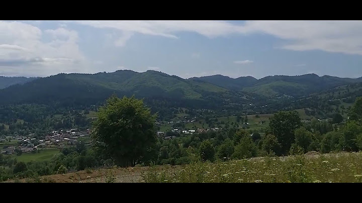 Peisaj din drumul către piscina exterioară din Găinesti