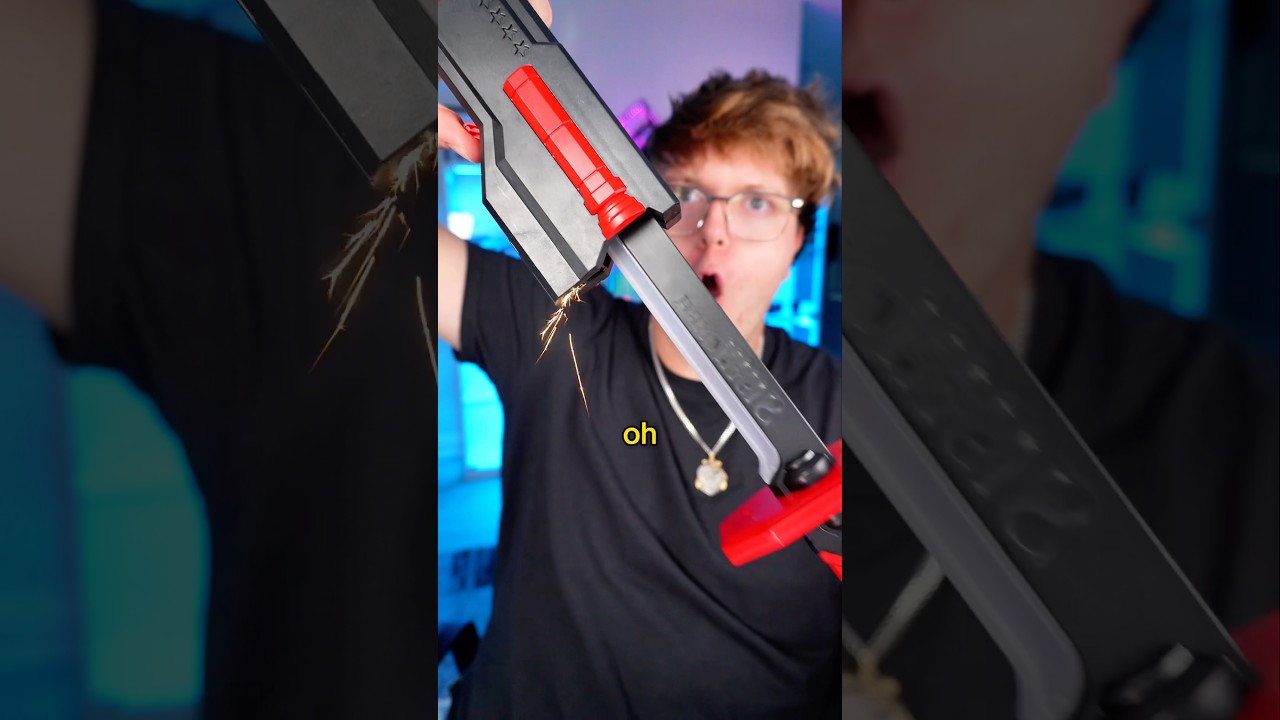 Этот меч выпускает настоящий дым?!