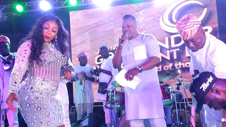 SEE HOW WUNMI TORIOLA DANCE TO ATORISE MUSIC BAND AT K1 DE ULTIMATE NEW YEAR FEST