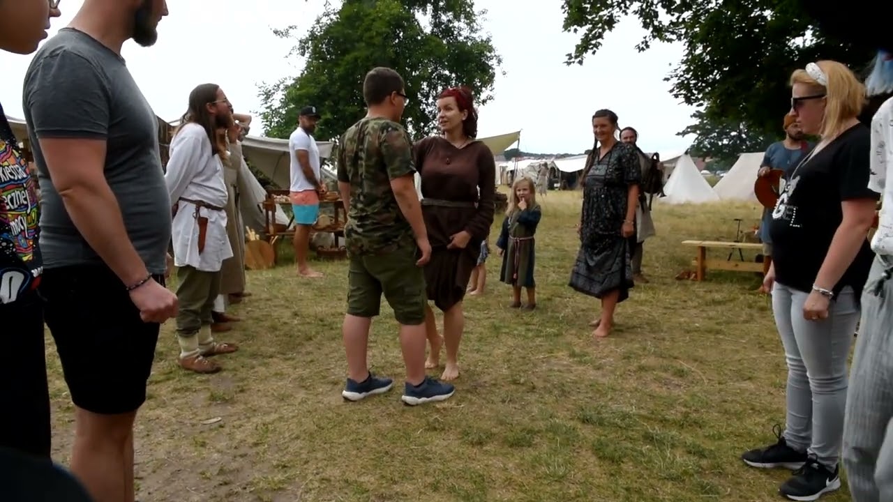 Wolin 2022. WARSZTATY. Zaproszenie do tańca - Zespół "DAJ OGNIA".