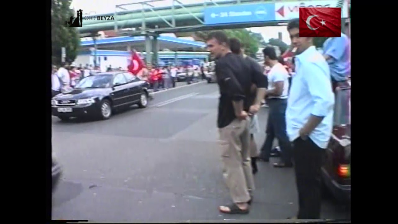 TÜRKIYE DÜNYA KUPASI 3 LÜGÜ KUTLAMASI  GELSENKIRCHEN HASSEL 2002